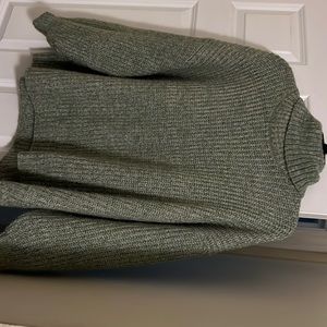Green old navy sweater